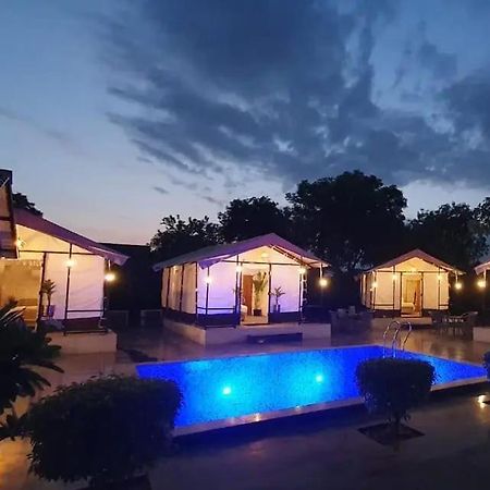 Luxury Farmhouse In Chhatarpur With Pool New Delhi Ngoại thất bức ảnh