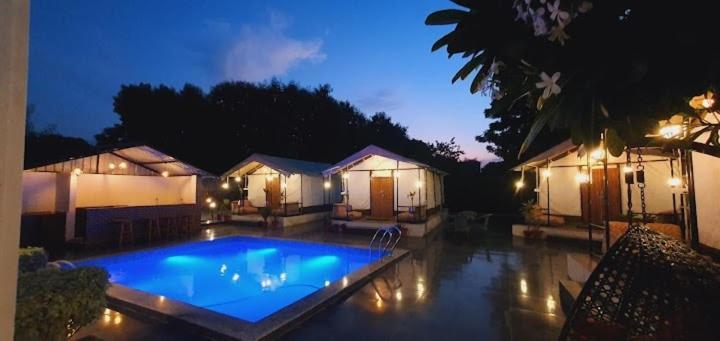 Luxury Farmhouse In Chhatarpur With Pool New Delhi Ngoại thất bức ảnh