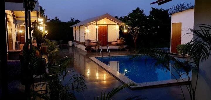 Luxury Farmhouse In Chhatarpur With Pool New Delhi Ngoại thất bức ảnh
