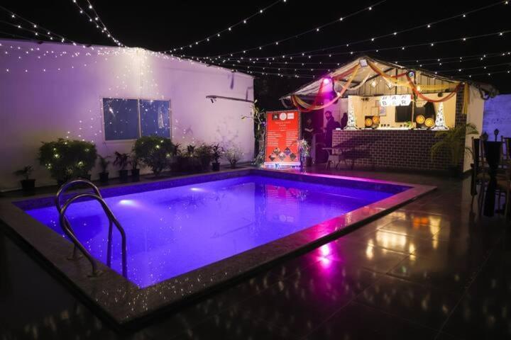 Luxury Farmhouse In Chhatarpur With Pool New Delhi Ngoại thất bức ảnh